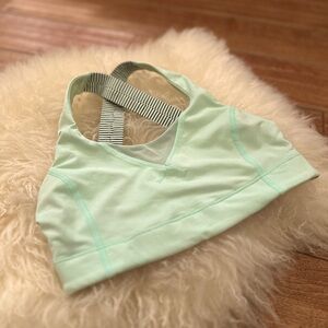 Used - Lululemon In A Flash Bra size 4 Fresh Teal